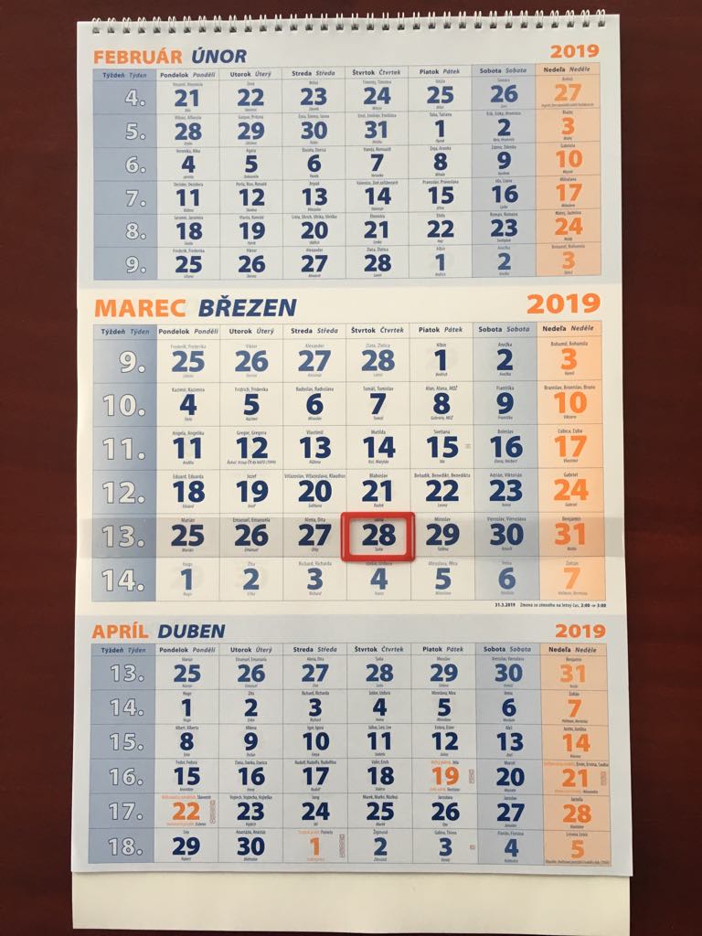 Nástenný kalendár biely 2022